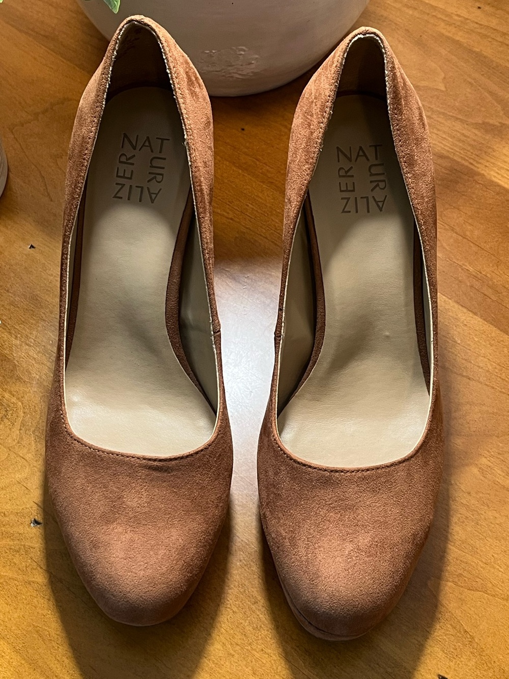 Naturalizer Berlin Platform Pump in Cognac Brown Faux Suede β’ Size 8.5 β’ EUC - Picture 2 of 12